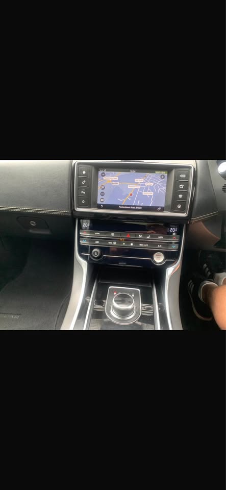2017 17 JAGUAR XE